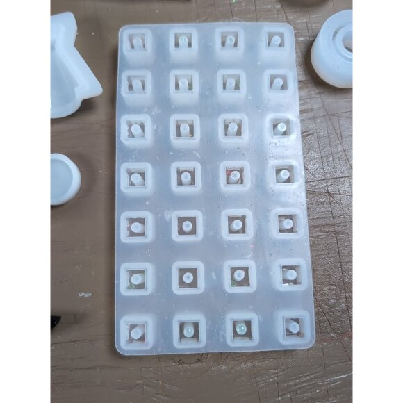 Lot of 22 Silicone Resin or Cake Decoration Moulds/Molds - Picture 2 of 13